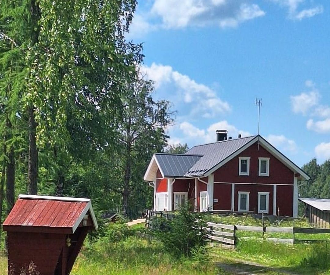 päärakennuksen ovi