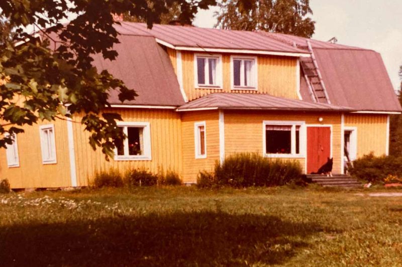 The yellow farmhouse
