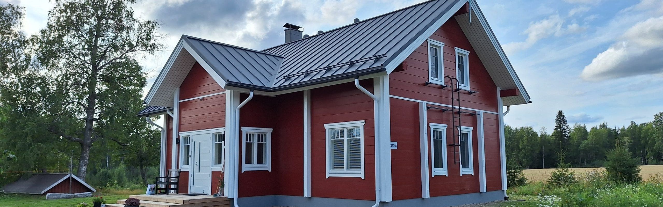 Maalaistalo Sipilä uusi talo etupiha